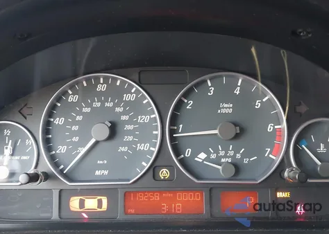 2001 BMW 330Ci z USA, uszkodzony, nr VIN WBABS53401JU86879